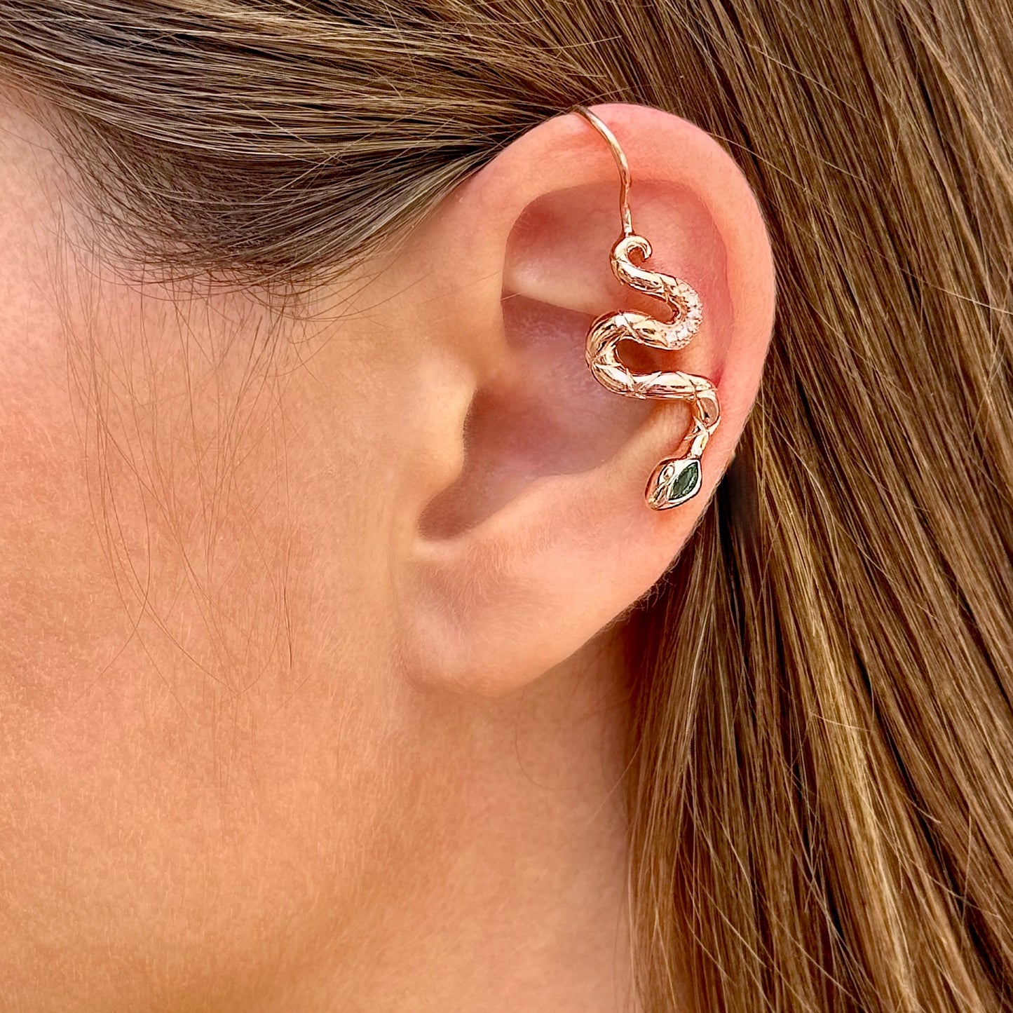 Ear cuff serpiente sin perforar con diamantes CZ - Oro