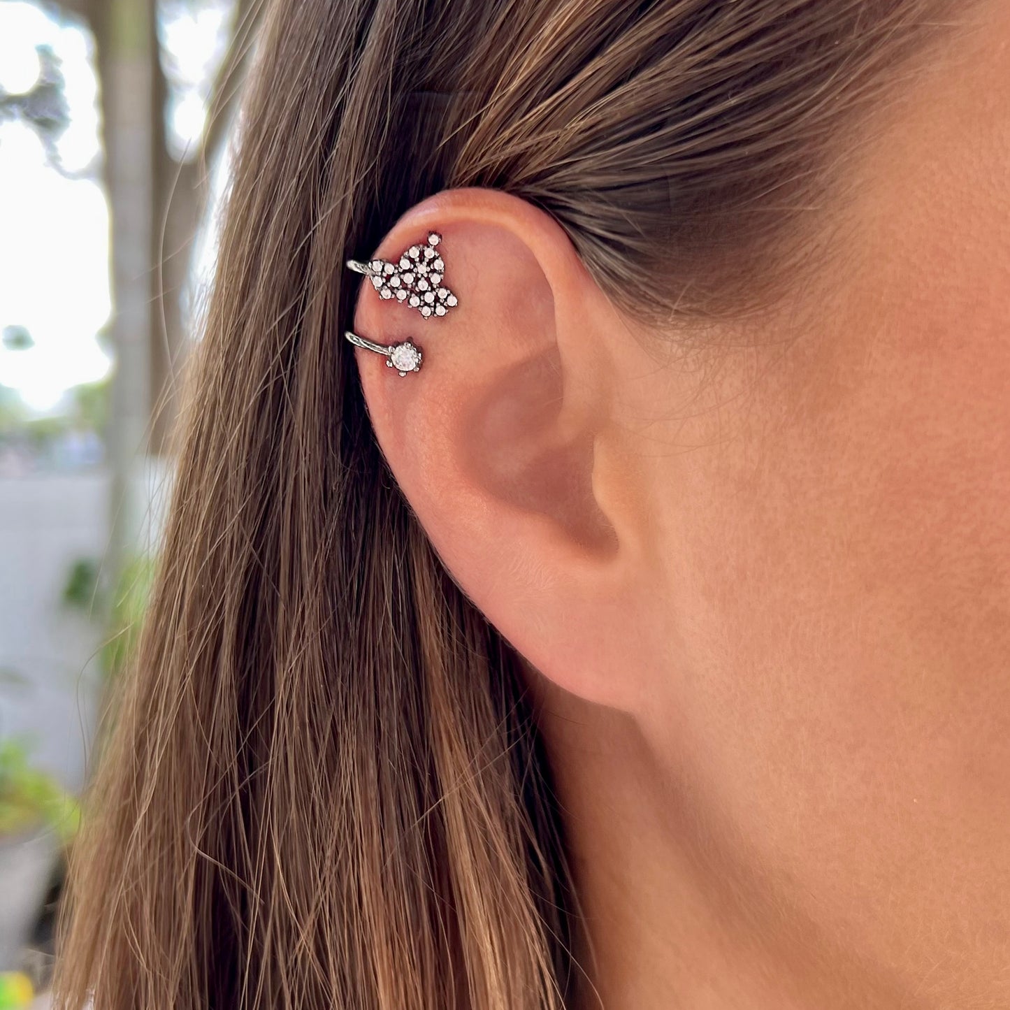 Ear cuff único sin perforar con diamantes CZ - Oro de 14 quilates