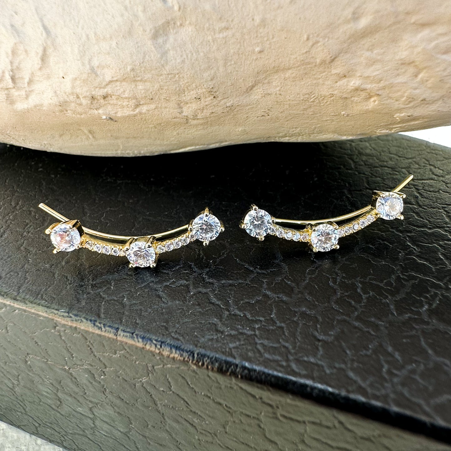 Escaladores de orejas de ángel con diamantes CZ - Oro de 14 quilates