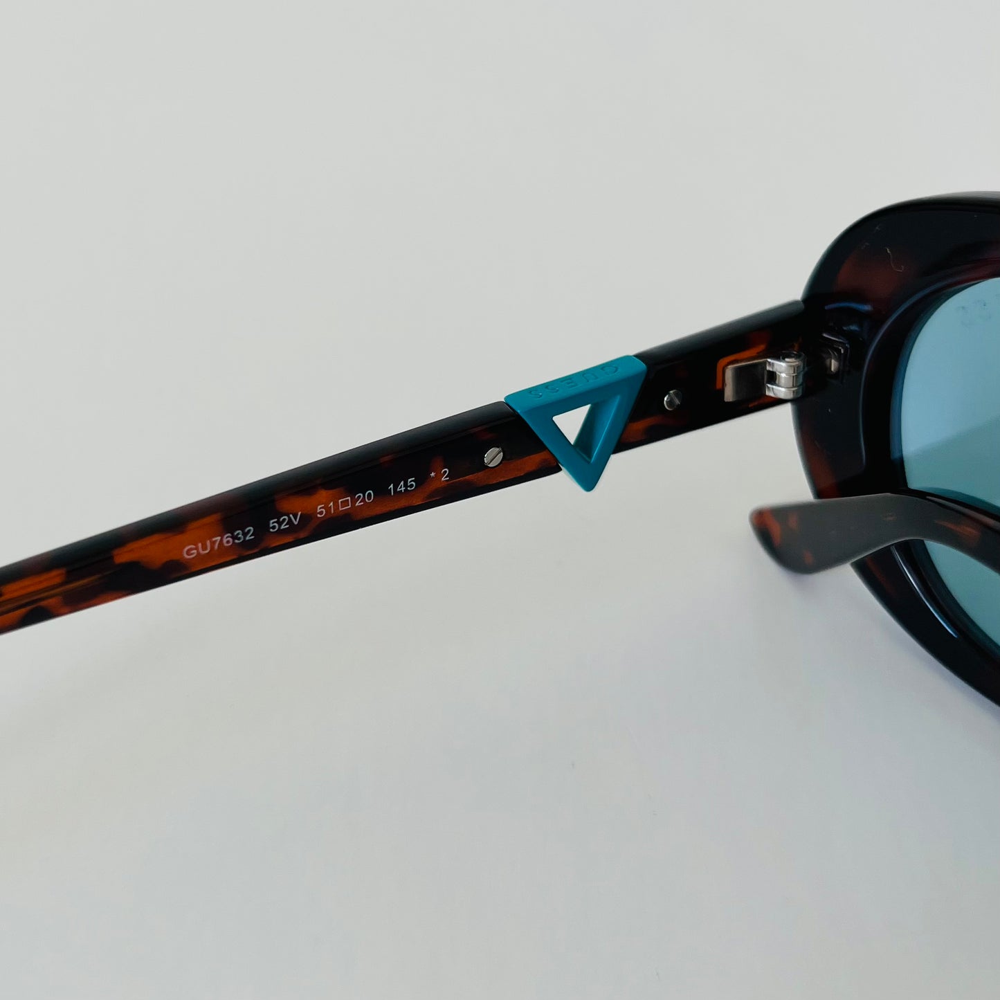 GUESS Sunglasses GU7632